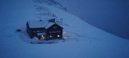 Die Glorer Hütte am Abend