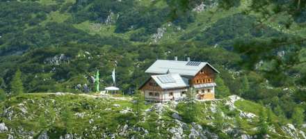 Die Hütte ist ist eine recht rustikale, aber urgemütliche Selbstversorgerhütte 
