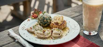 Schlipfkrapfen mit Spinat- und Kaspressknödel auf dem Kalser Tauernhaus