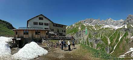 Die Kemptner Hütte im Sommer 2021