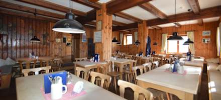 Die Gaststube der Knorrhütte