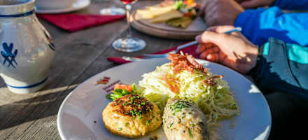 Essen und trinken auf der Kreuzwiesenalm