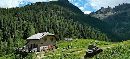 Rifugio malga Caldenave in der Lagoraigruppe