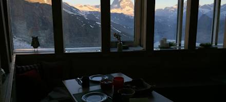 Monte Rosa Hütte: Essen mit Aussicht