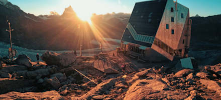 Sonnenaufgang auf der Monte Rosa Hütte