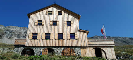 Die Neue Thüringer Hütte von Westen