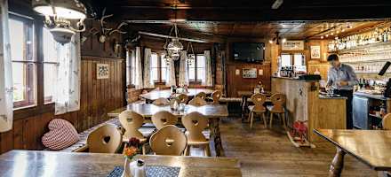 Gemütlicher Speisesaal in der Oberlandhütte