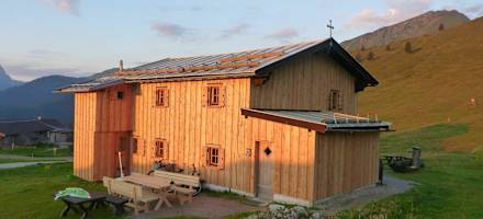 Die Hütte ist für Wanderer und Skitourengeher ein idealer Ausgangspunkt.