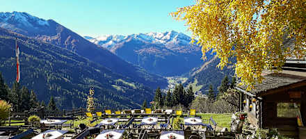Von hier sieht man auf das Bad Gastein, die Tischlergruppe, das Gasteinertal und das Kötschachtal.