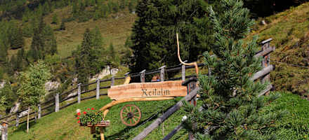 Willkommensschild auf der Reitalm