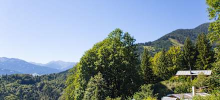 Die Hütte steht oberhalb des Inntal