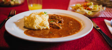 Leckeres Gulasch auf der Richterhütte