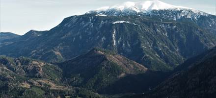 An klaren Tagen hat man Fernblick auf 36 Gipfel, darunter Schneeberg und Rax, Ötscher und Hochschwab. 