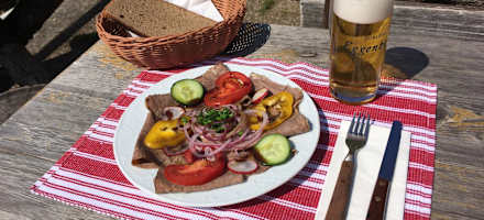 Köstliche Jause am Schobersteinhaus