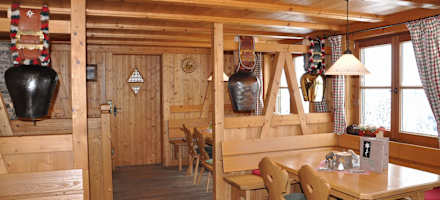 In der gemütlichen Stube der Mittelape