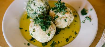 Selbstgemachte Knödel auf der Tölzer Hütte