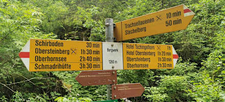 Berggasthaus Tschingelhorn - Wegweiser am Weg zum Berggasthaus