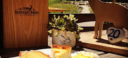 Kuchenauswahl auf der Tutzinger Hütte