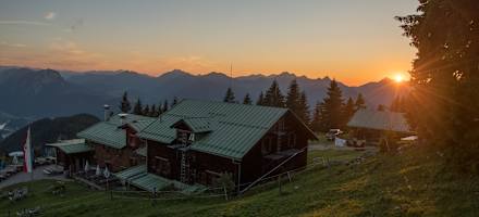 Sonnenuntergang auf Vorderkaiserfeldenhütte