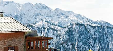 Die Vorderkaiserhütte im Kaisergebirge im Winter