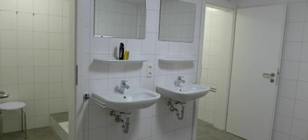 Die Waschräume der Wiedenbachhütte.