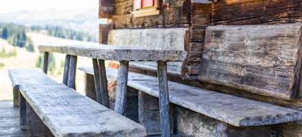 Auf dieser idyllischen Bank möchte jeder Platz nehmen.