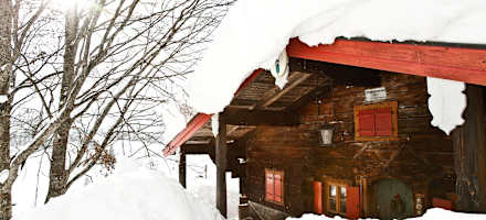 Die Selbstversorger-Hütte auf 1.160 m Seehöhe befindet sich am Rande des Skigebietes Winkelmoos