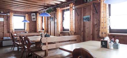 Die Gaststube auf der Zellerhütte