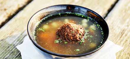 Leberknödelsuppe im Zeppezauerhaus