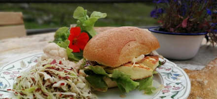 Der Zigerburger mit Speckkrautsalat