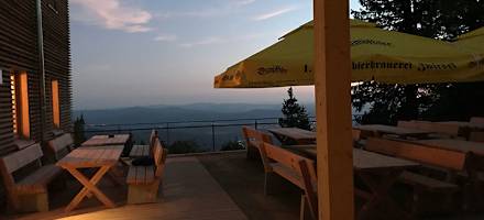 Abendstimmung am Schutzhaus Falkenstein