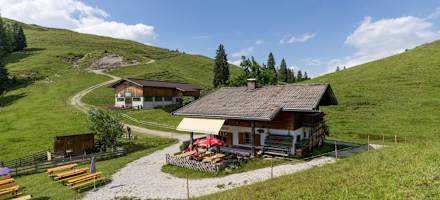 Die Achenalalm hat im Sommer geöffnet.