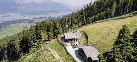Aldranser Alm mit Blick ins Tiroler Unterland