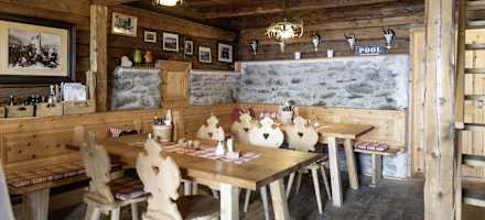 Stube der Aldranser Alm