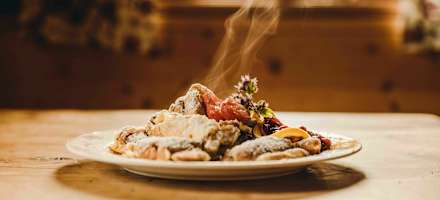 Frischer Kaiserschmarren auf der Alexanderalm