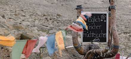 Auf der Almagellerhütte gibt es täglich frischen Kuchen.