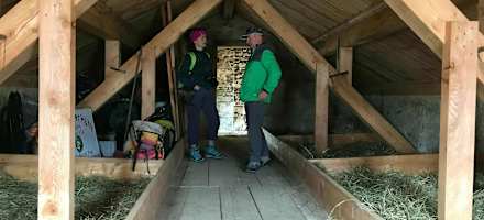 Das Innere der Hütte wurde gemäß alter Pläne und Aufzeichnungen rekonstruiert.