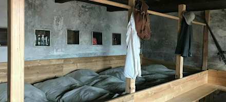 Das Innere der Hütte wurde gemäß alter Pläne und Aufzeichnungen rekonstruiert.