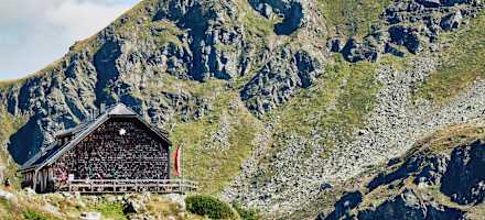 Die Ignaz-Mattis-Hütte als Ausgangspunkt vieler Bergtouren