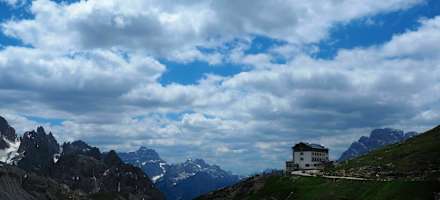 Die Auronzohütte bei den Drei Zinnen