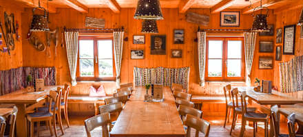 Gastraum der Hermann-von-Barth-Hütte