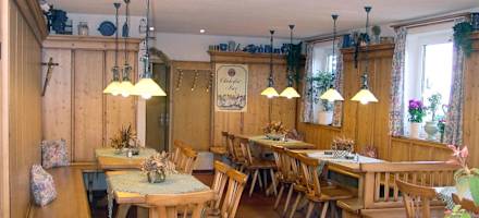 Eine der Stuben im Berghaus Sonnenfels