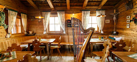 Gaststube der Latschenalm