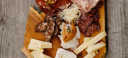 Brettljause auf der Sarotlahütte