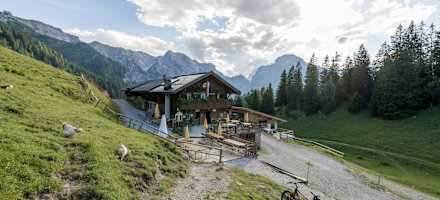 Die Bärenbaldalm ist auch ein beliebtes Ziel für Biker.