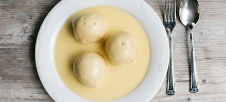 Buchteln in Vanillesauce