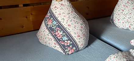 Die Bonn-Matreier-Hütte verfügt über Zimmer mit 16 Betten sowie 38 Lagerplätze.