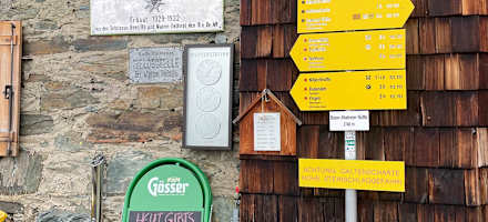 Die Bonn-Matreier-Huette auf 2.750 m.