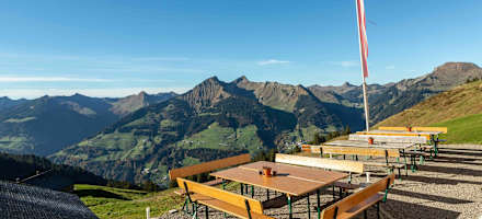 Aussichtsreiche Terrasse der Breithornhütte