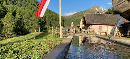 Die urige Brugger-Alm hat sowohl im Winter als auch im Sommer geöffnet.